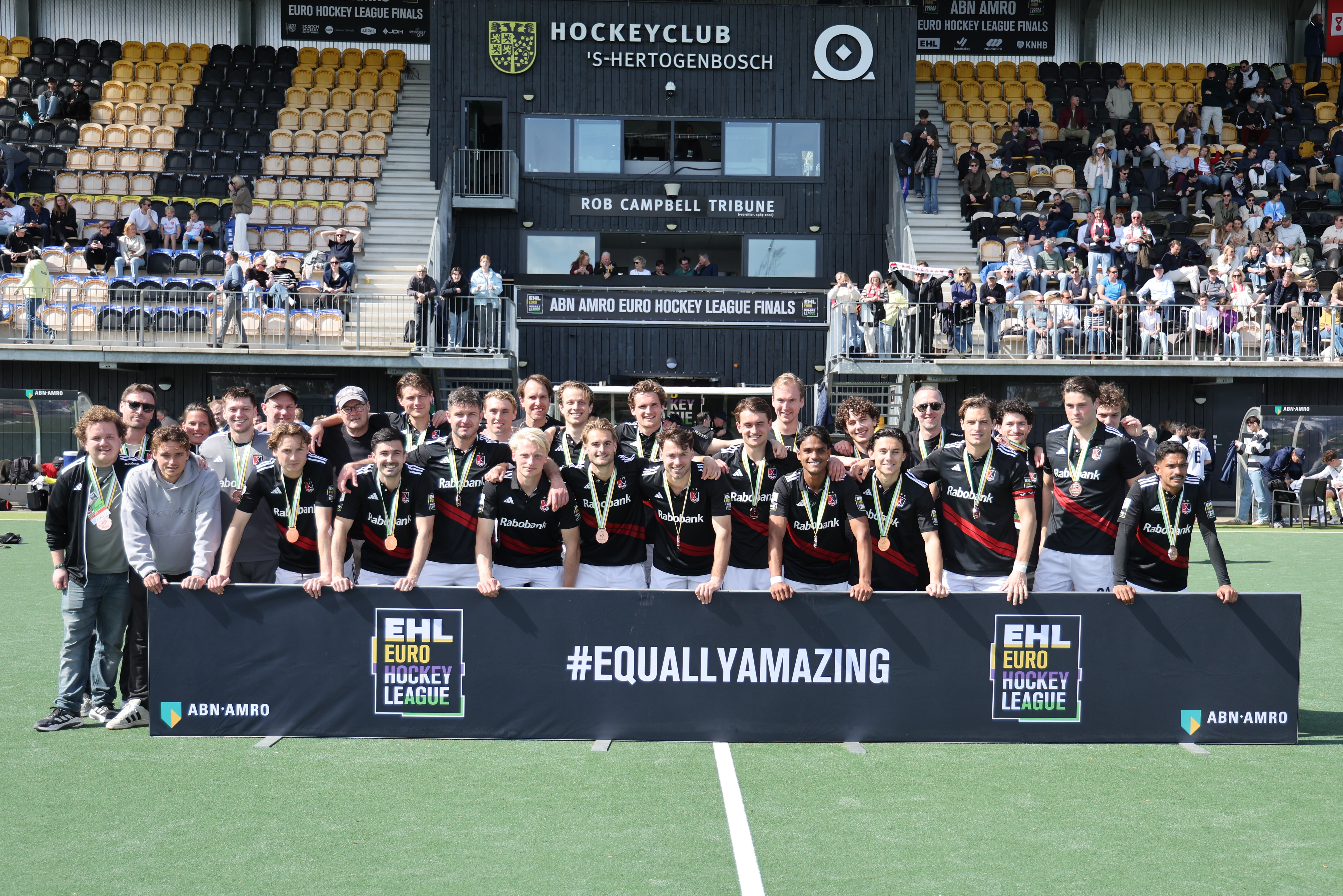 Amsterdam herpakt zich en grijpt brons na shoot-outs